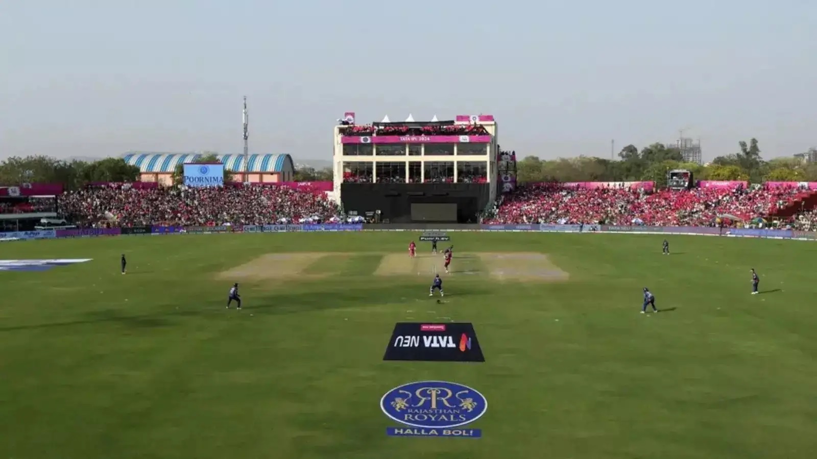 RR vs GT Pitch Report