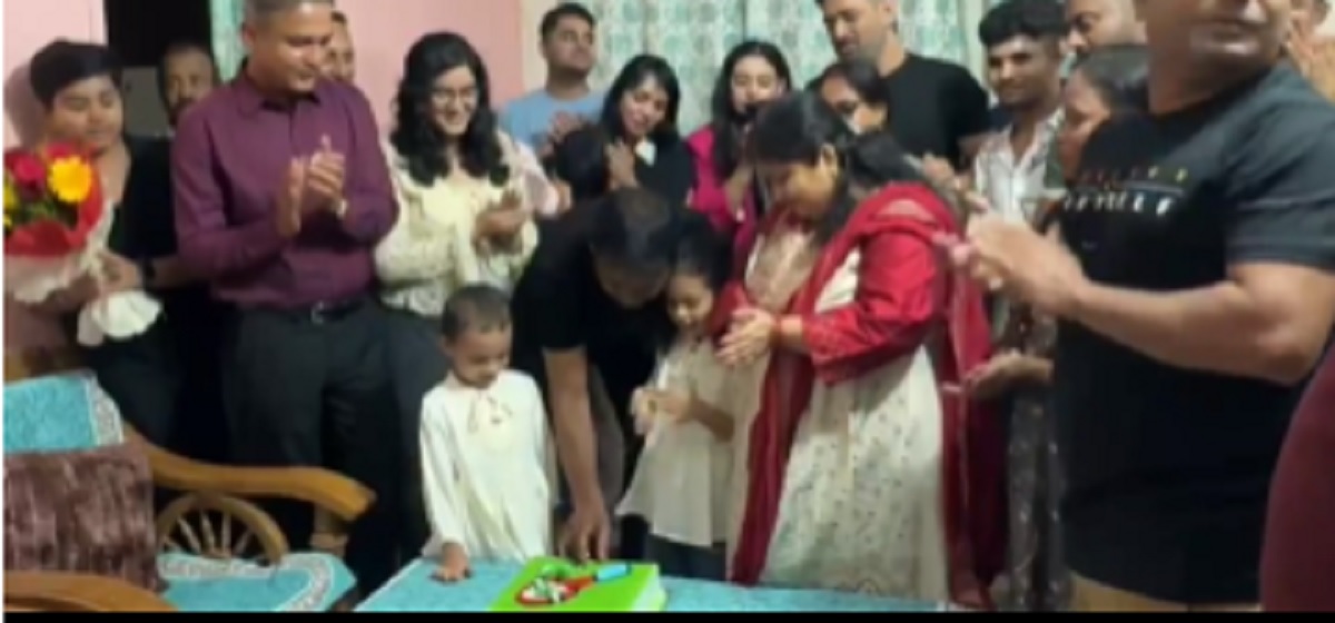 MS Dhoni Viral Video